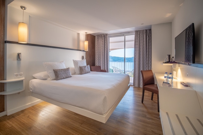 Imagen de la habitación del Hotel C&ocirc;t&eacute; Thalasso. Foto 4