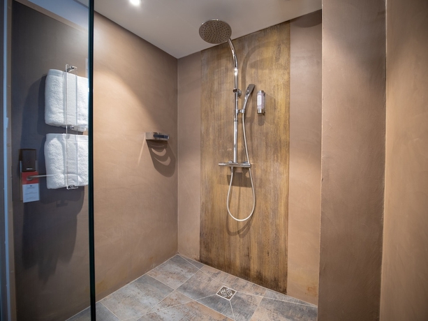 Imagen de la habitación del Hotel C&ocirc;t&eacute; Thalasso. Foto 12