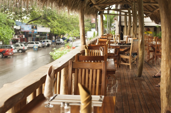 Imagen del bar/restaurante del Hotel Coco Beach. Foto 2