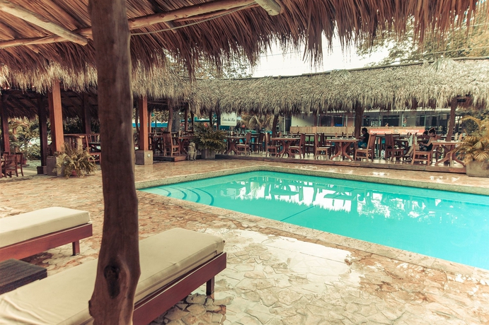 Imagen de la piscina del Hotel Coco Beach. Foto 15