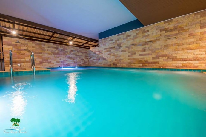 Imagen de la piscina del Hotel Coco Beach Resort Bangsaen. Foto 18