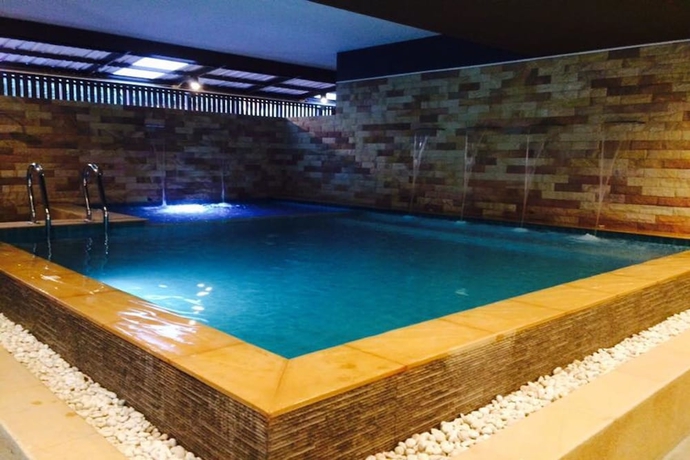 Imagen de la piscina del Hotel Coco Beach Resort Bangsaen. Foto 19