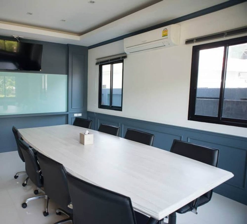 Imagen de los interiores del Hotel Coco Beach Resort Bangsaen. Foto 16