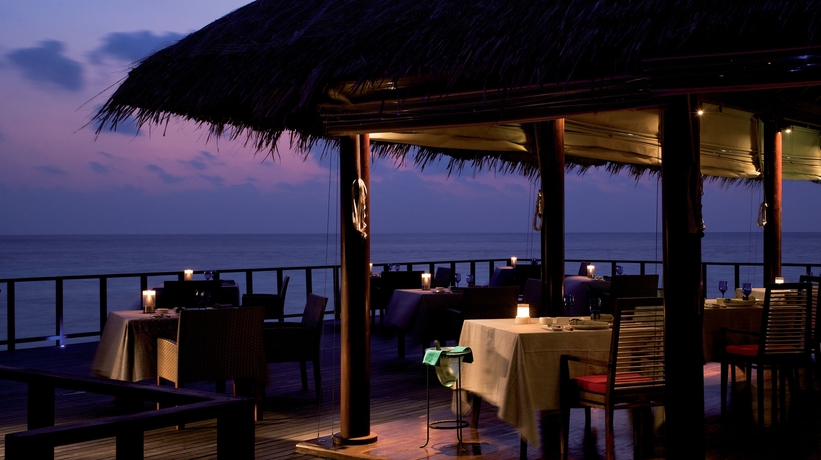 Imagen del bar/restaurante del Hotel Coco Bodu Hithi. Foto 4