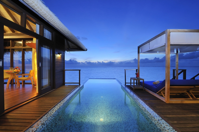 Imagen de la piscina del Hotel Coco Bodu Hithi. Foto 15