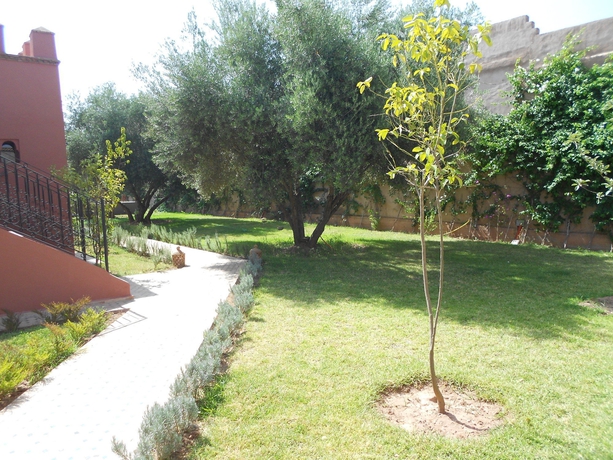 Imagen de los exteriores del Hotel Coco Canel. Foto 9