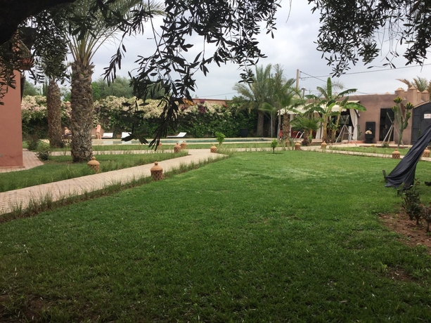 Imagen de los exteriores del Hotel Coco Canel. Foto 10