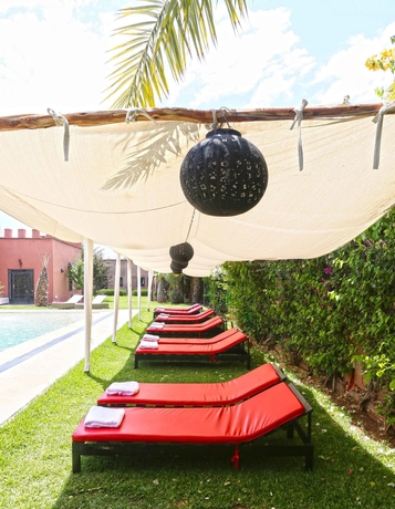 Imagen de la piscina del Hotel Coco Canel. Foto 15