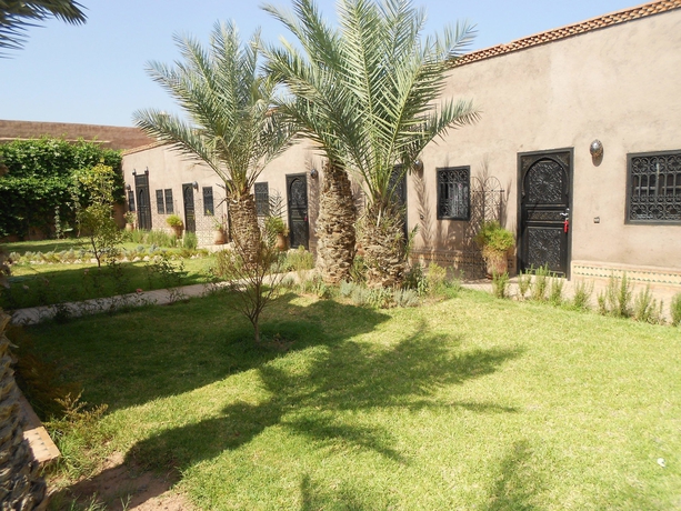 Imagen de los exteriores del Hotel Coco Canel. Foto 12