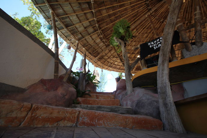Imagen de la piscina del Hotel Coco Cape Lanta. Foto 15