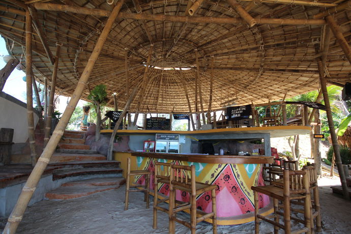 Imagen de la piscina del Hotel Coco Cape Lanta. Foto 16