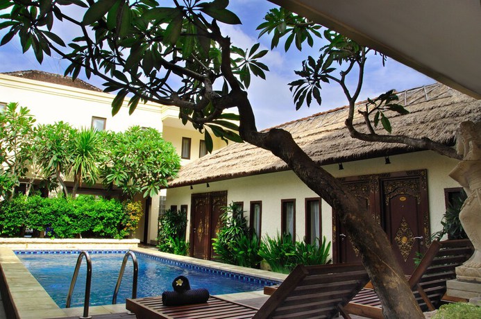 Imagen de la piscina del Hotel Coco De Heaven. Foto 7
