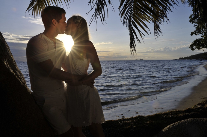 Imagen de los exteriores del Hotel Coco De Mer and Black Parrot Suites. Foto 8