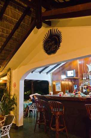 Imagen del bar/restaurante del Hotel Coco D'or Seychelles. Foto 2