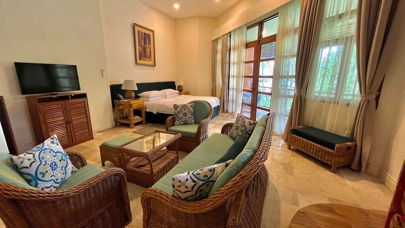 Imagen general del Hotel Coco Grove Beach Resort. Foto 10