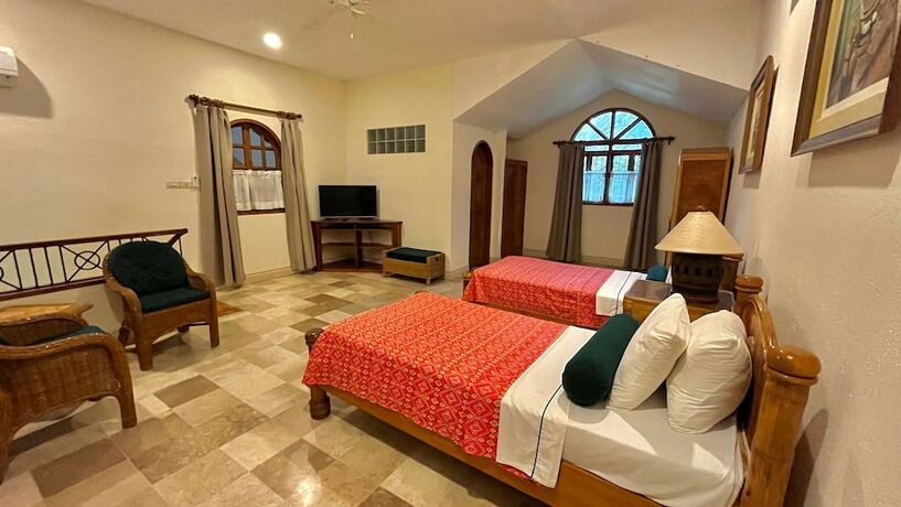 Imagen general del Hotel Coco Grove Beach Resort. Foto 11