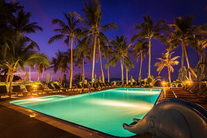 Imagen de la piscina del Hotel Coco Palm Beach Resort. Foto 15