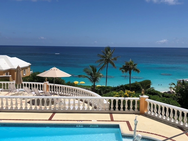 Imagen de la piscina del Hotel Coco Reef Bermuda. Foto 12