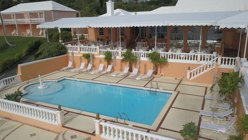 Imagen de la piscina del Hotel Coco Reef Bermuda. Foto 13