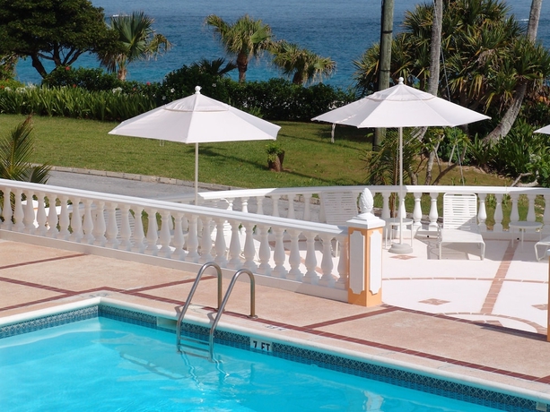 Imagen de la piscina del Hotel Coco Reef Bermuda. Foto 16