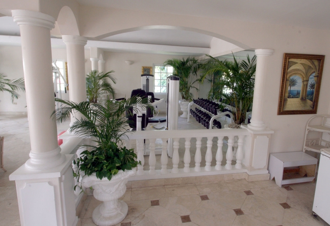 Imagen de los interiores del Hotel Coco Reef Resort and Spa. Foto 14