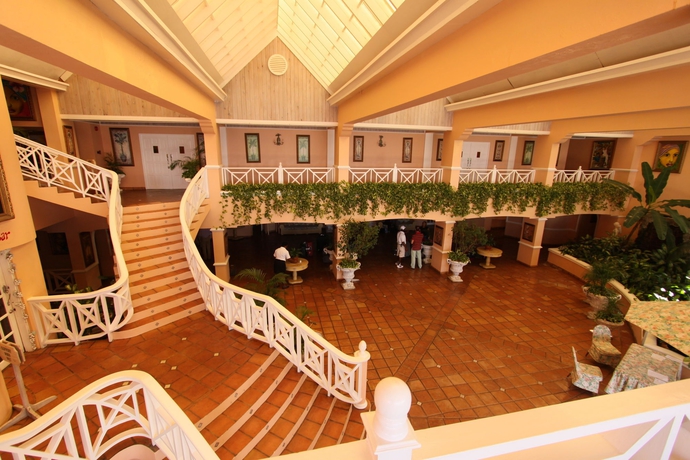 Imagen de los interiores del Hotel Coco Reef Resort and Spa. Foto 15