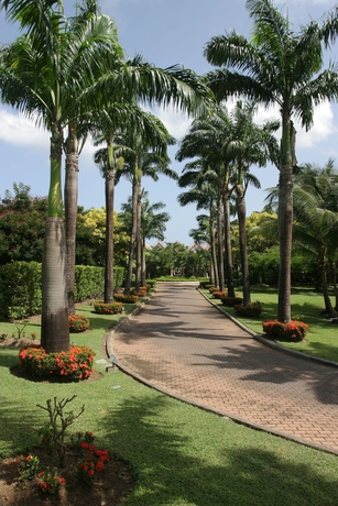 Imagen de los exteriores del Hotel Coco Reef Resort and Spa. Foto 11