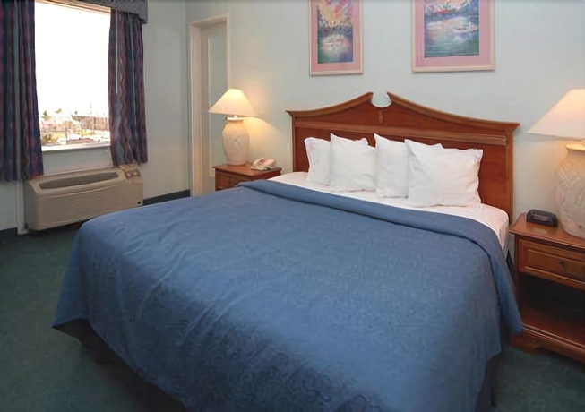 Imagen de la habitación del Hotel Cocoa Beach Suites. Foto 6