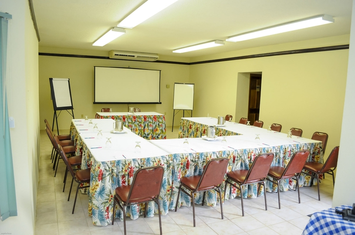 Imagen de los interiores del Hotel Cocolapalm Seaside Resort. Foto 11