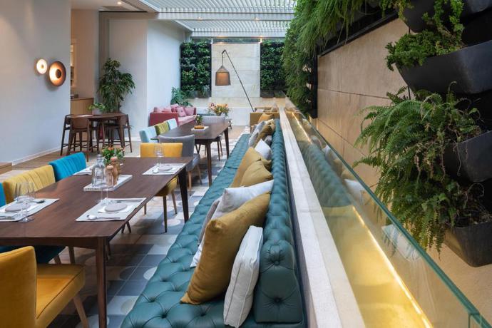 Imagen de los interiores del Hotel Coco-mat Athens Bc. Foto 9