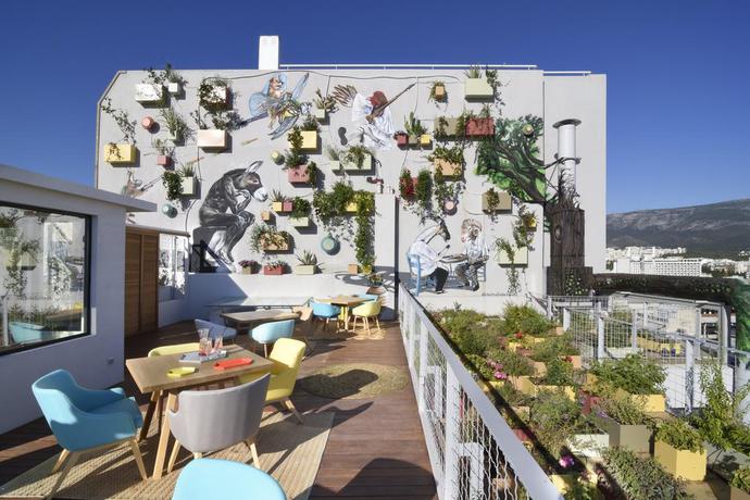 Imagen del bar/restaurante del Hotel Coco-mat Athens. Foto 2