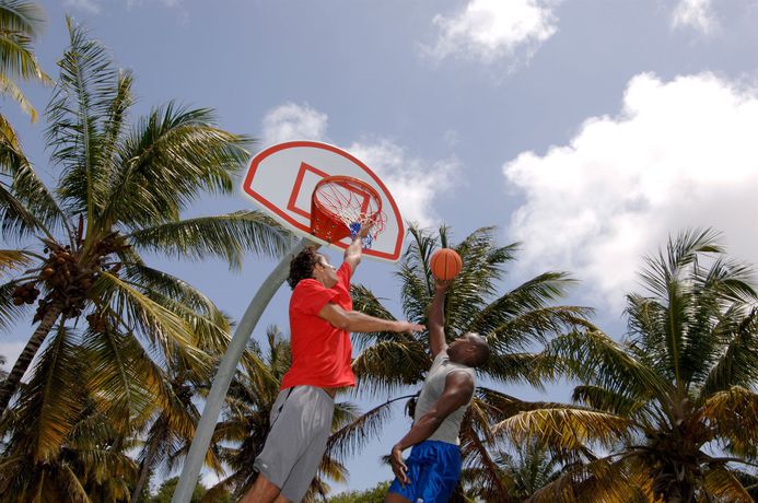 Imagen del bar/restaurante del Hotel Coconut Bay Beach Resort and Spa All Inclusive. Foto 4