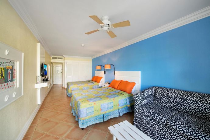 Imagen de los exteriores del Hotel Coconut Bay Beach Resort and Spa All Inclusive. Foto 10