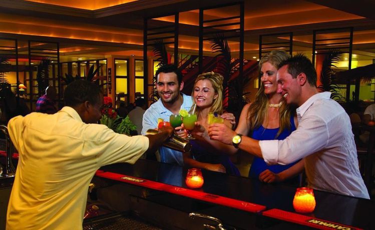 Imagen de los interiores del Hotel Coconut Bay Beach Resort and Spa All Inclusive. Foto 12