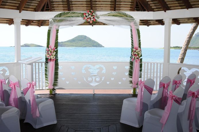 Imagen de la piscina del Hotel Coconut Bay Beach Resort and Spa All Inclusive. Foto 13