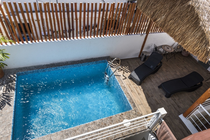 Imagen de la piscina del Hotel Coconut Boutique. Foto 19