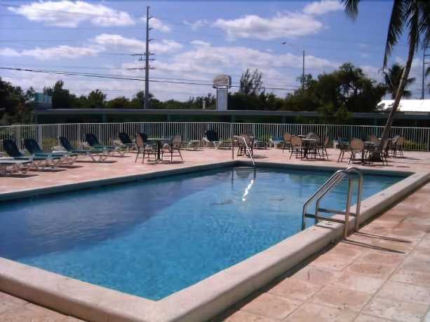 Imagen de la piscina del Hotel Coconut Cay Resort and Marina. Foto 19