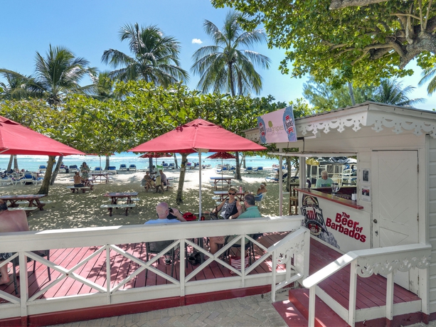 Imagen del bar/restaurante del Hotel Coconut Court Beach. Foto 3