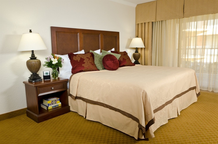 Imagen de la habitación del Hotel Coconut Cove All-suite. Foto 3