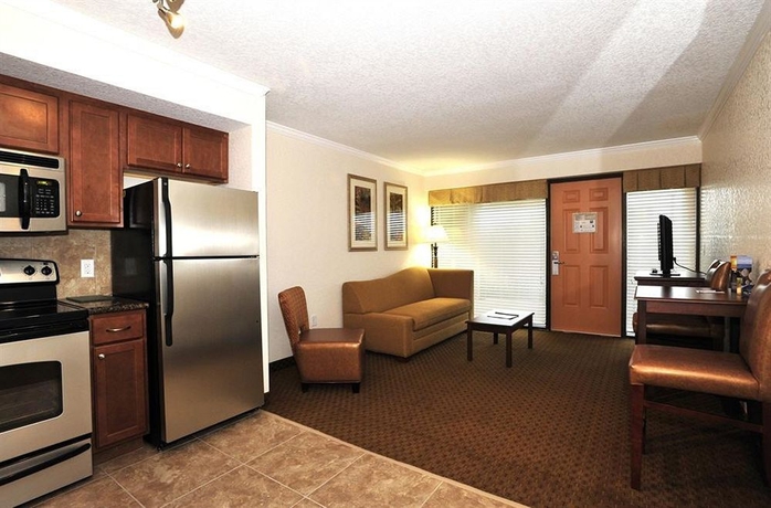 Imagen de la habitación del Hotel Coconut Cove All-suite. Foto 4
