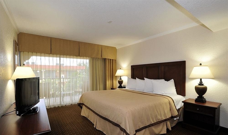 Imagen de la habitación del Hotel Coconut Cove All-suite. Foto 6
