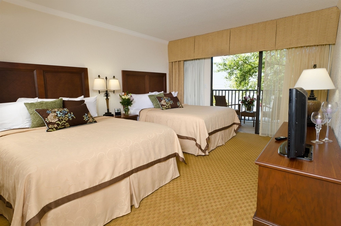 Imagen de la habitación del Hotel Coconut Cove All-suite. Foto 7
