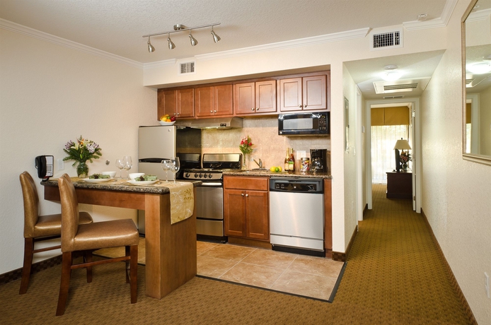 Imagen de la habitación del Hotel Coconut Cove All-suite. Foto 10