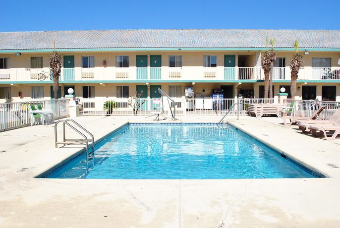 Imagen de la piscina del Hotel Coconut Grove Motor Inn. Foto 11