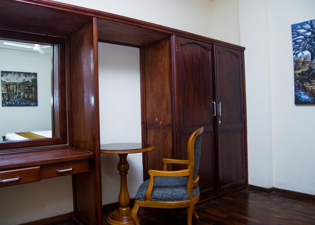 Imagen de la habitación del Hotel Coconut Grove Regency. Foto 17