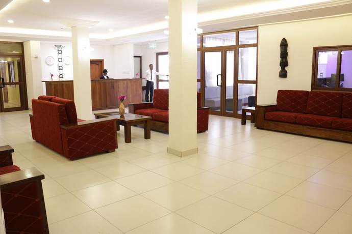 Imagen de los interiores del Hotel Coconut Grove Sakumono. Foto 19