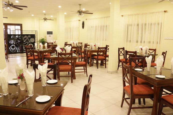 Imagen del bar/restaurante del Hotel Coconut Grove Sakumono. Foto 3