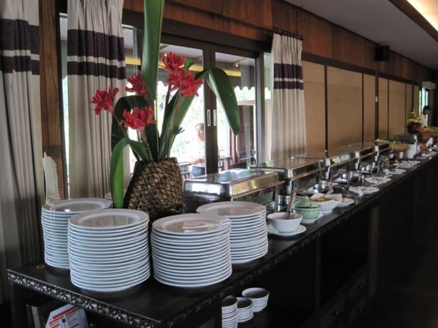 Imagen del bar/restaurante del Hotel Coconut Home Resort. Foto 4