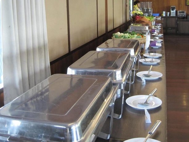 Imagen del bar/restaurante del Hotel Coconut Home Resort. Foto 6