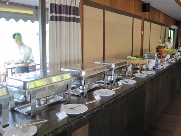 Imagen del bar/restaurante del Hotel Coconut Home Resort. Foto 7